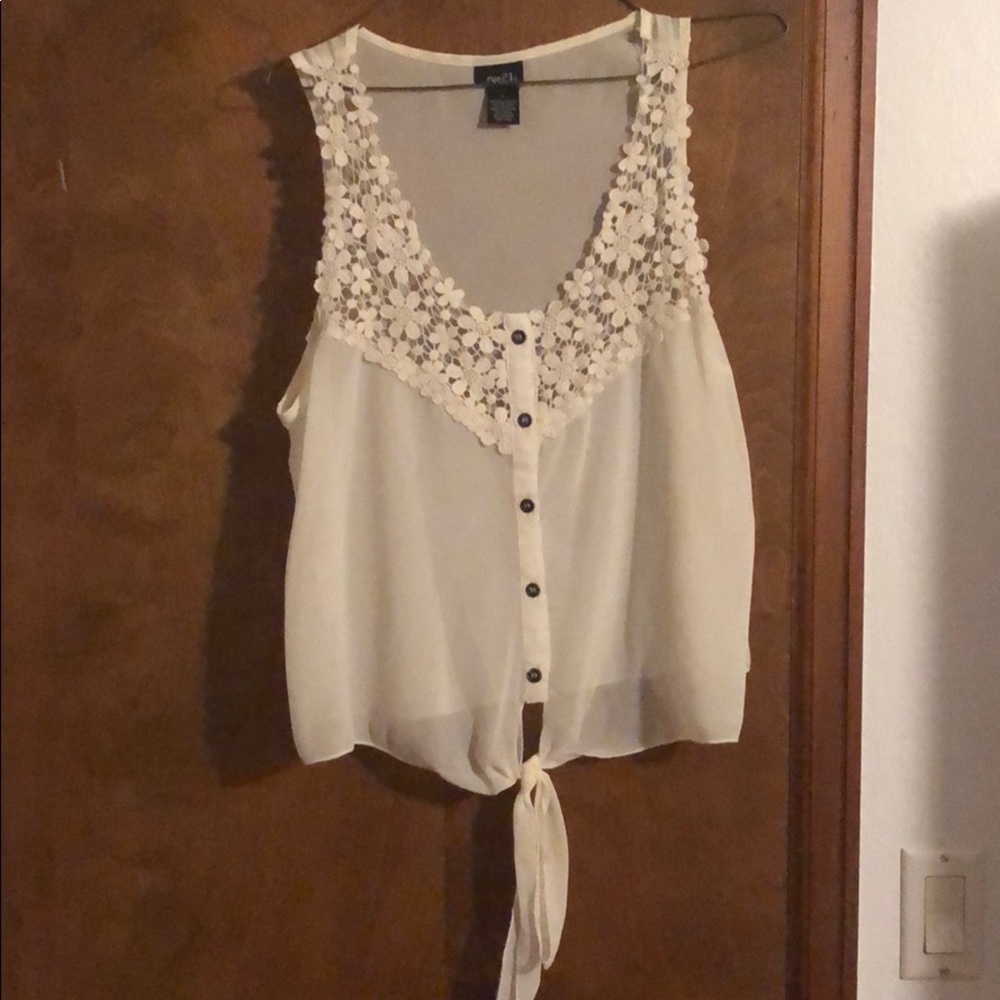 Rue 21 Button Tank